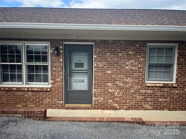 525 12th St SW #5, Hickory, NC 28602