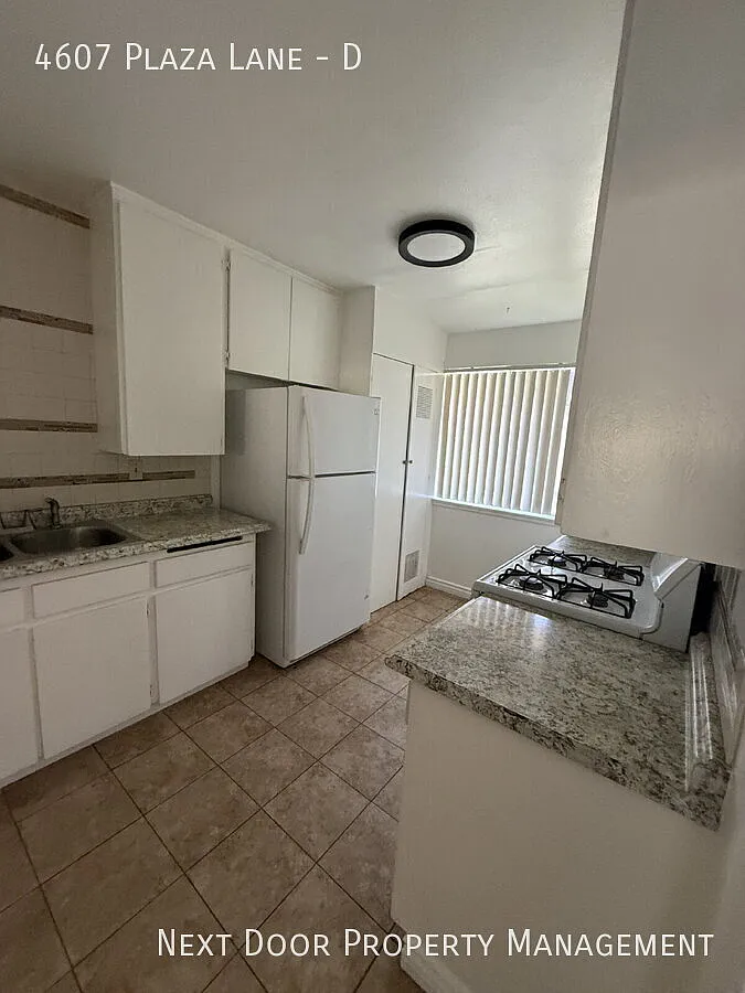 4607 Plaza Ln — Photo 2