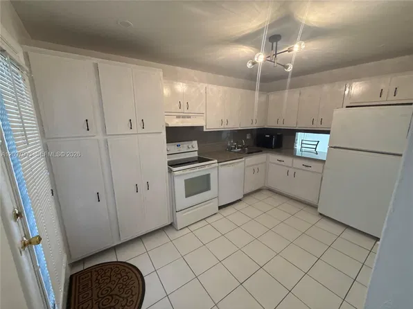 3051 NW 46th Ave APT 203, Lauderdale Lakes, FL 33313