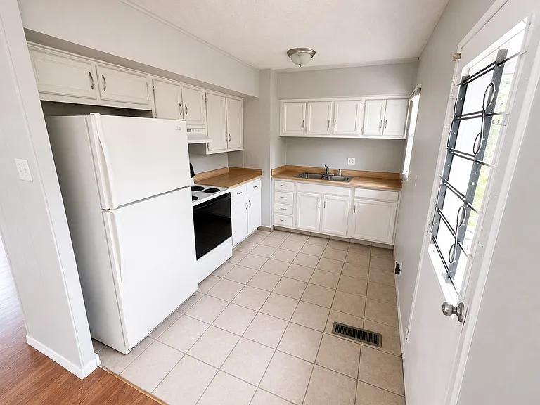 5602 Glencoe St — Photo 5