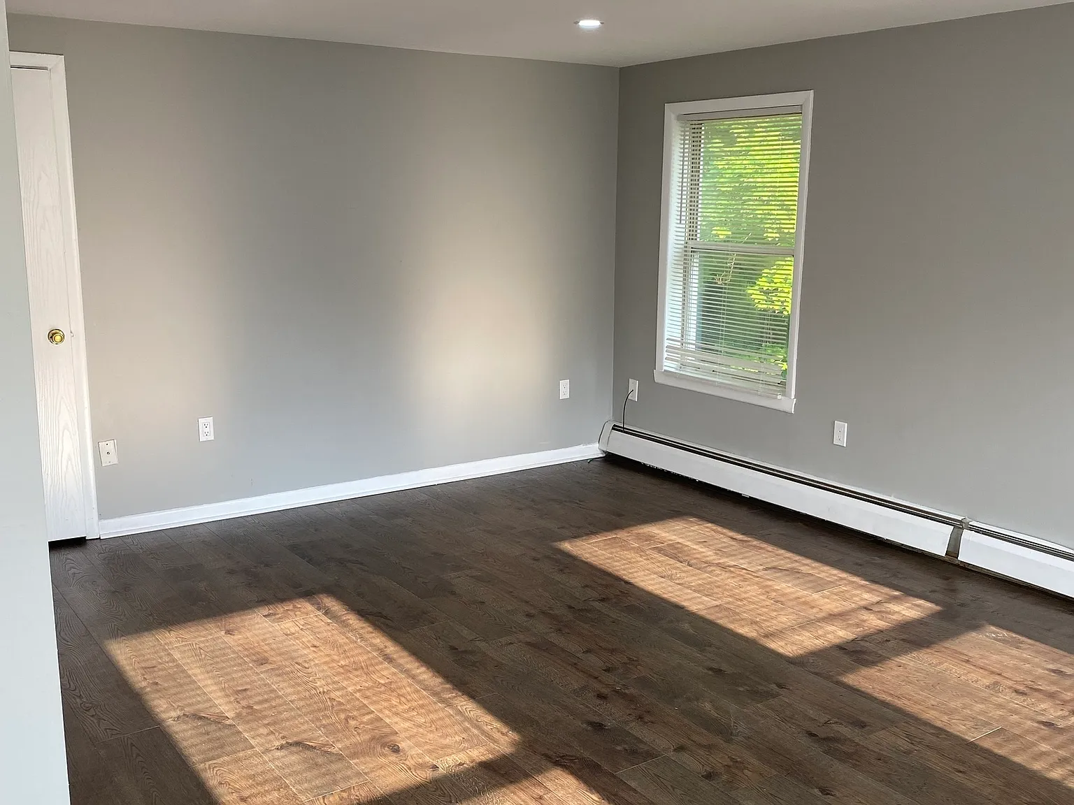 3 bed, 2.0 bath, 2340 sqft, $2,300 — Photo 4