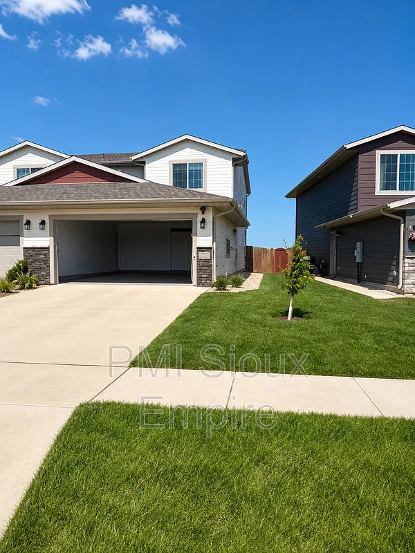 3 bed, 2.0 bath, 1250 sqft, $1,850 — Photo 1