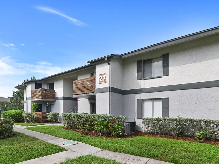 Shoreline Pointe Apartments — Photo 27