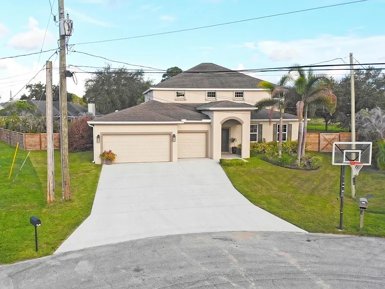 5648 NW Lorna Ct — Photo 53