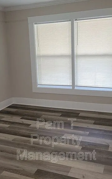 16 Helmken St — Photo 22