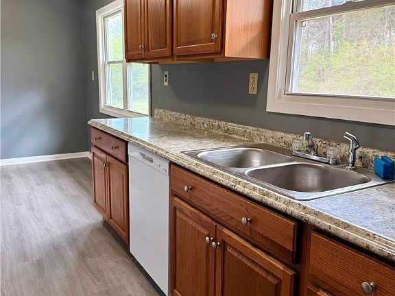 5th image of 16404 Old Cryors Rd