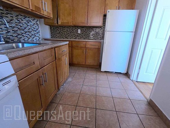 4th image of 3620 Parsons Blvd APT 3A