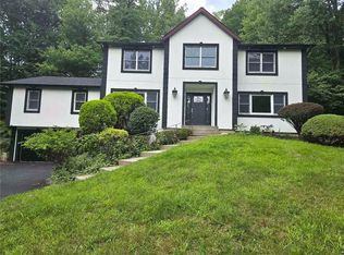 15 Nicole Way, Chestnut Ridge, NY 10977