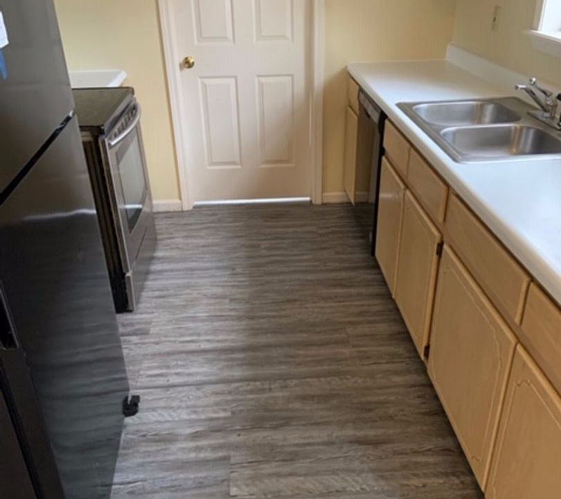 2nd image of 1904 Murray Creek Dr