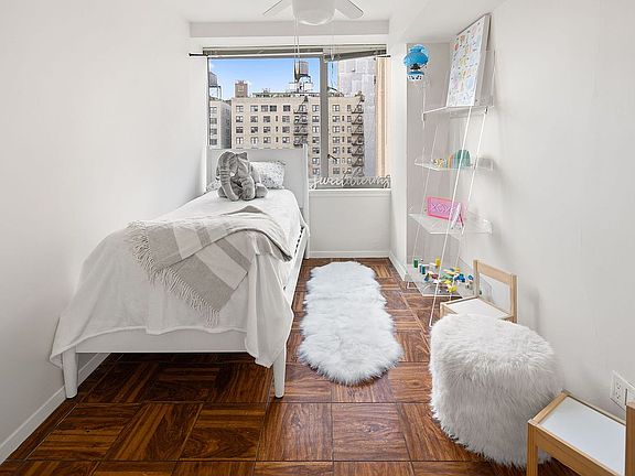 3rd image of 315 W 70th St APT 16D