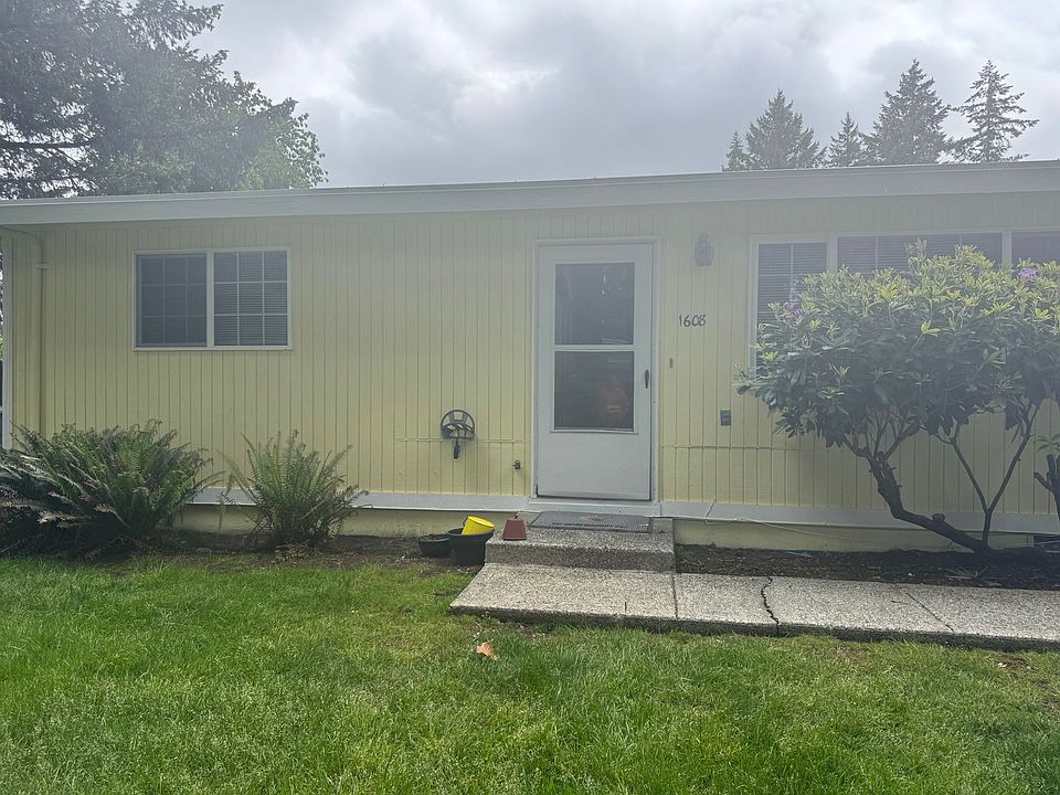 1st image of 1608-1610 160th St S