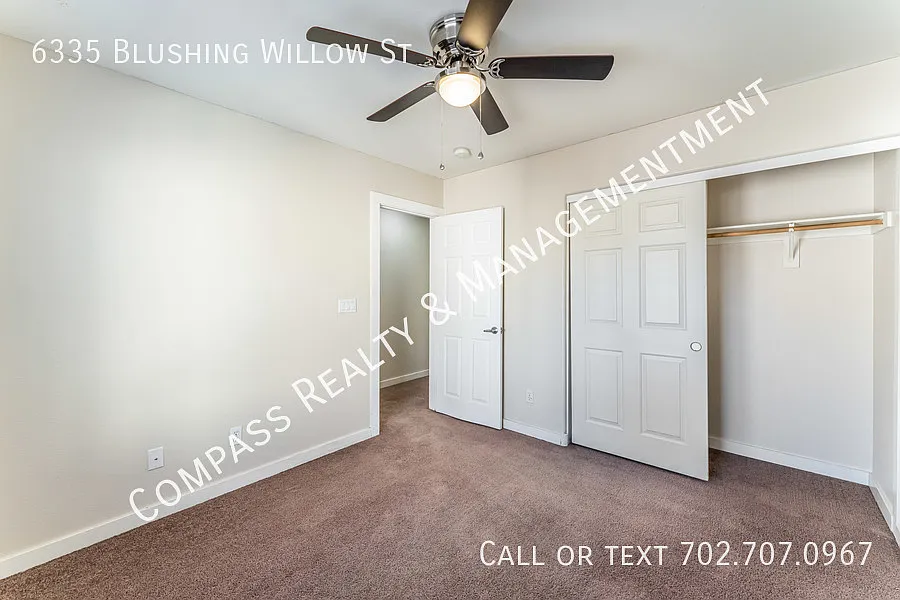 This stunning 3-bedroom 2 car garage rental — Photo 4