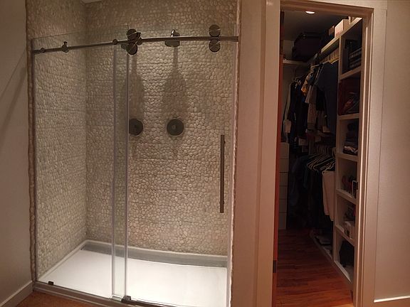 Double shower and walk-in closet
