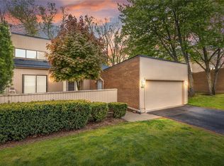 7432 Azalea Ct, West Bloomfield, MI 48322