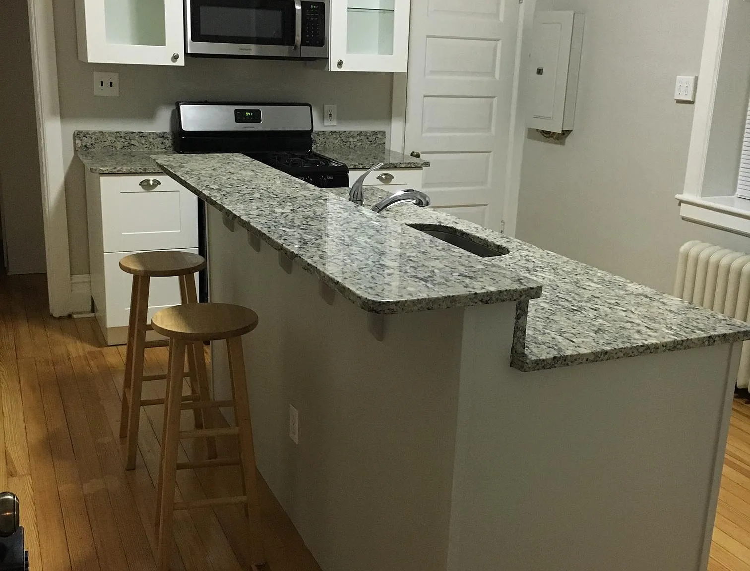 4 bed, 2000 sqft, $2,475 — Photo 3