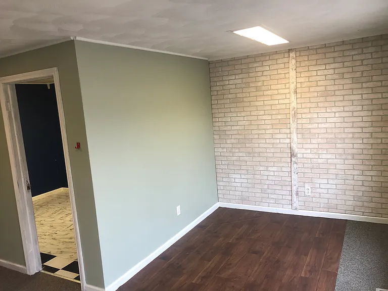 2101 N Broadway St — Photo 6