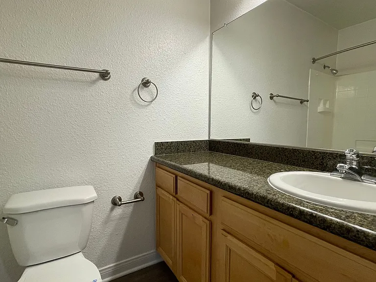 Park Plaza Apartments — Photo 108