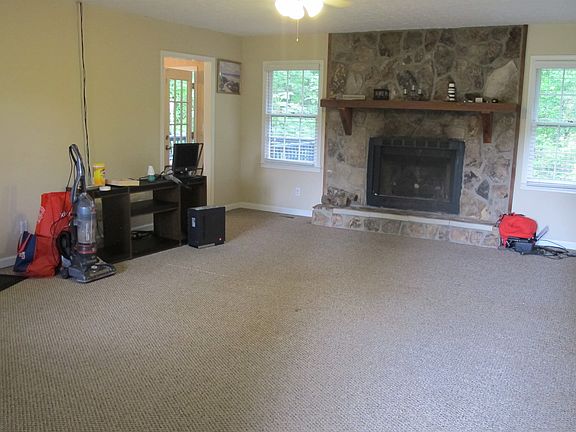 5th image of 215 Deerchase Dr