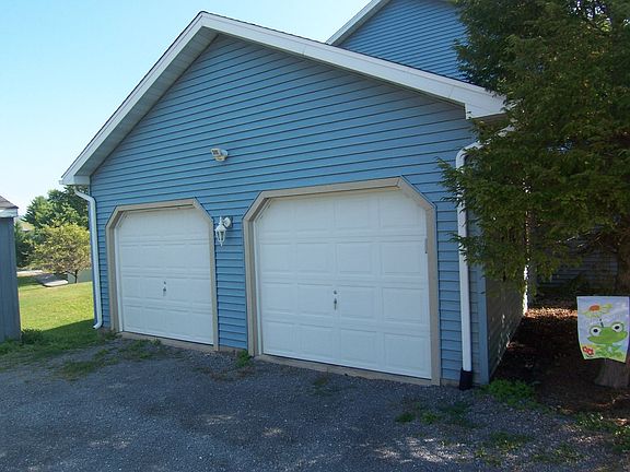 5th image of 135 Woodview Dr