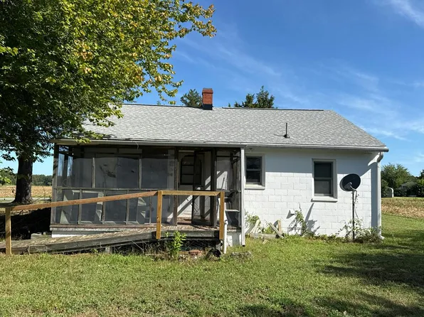 105 Moores Mill Rd, Farnham, VA 22460
