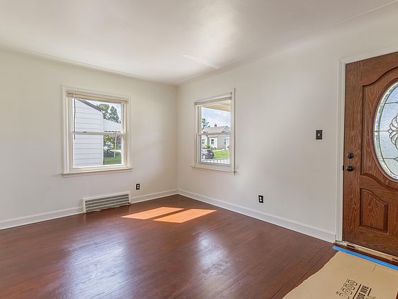 5th image of 4127 Winifred St