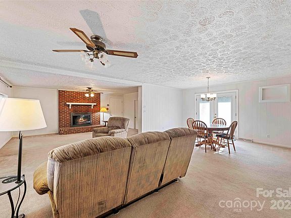 4th image of 1958 Riverhill Dr