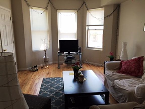 3rd image of 1544 W Diversey Pkwy #1