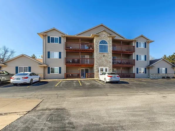 105 E Price St Unit 101, Eldridge, IA 52748