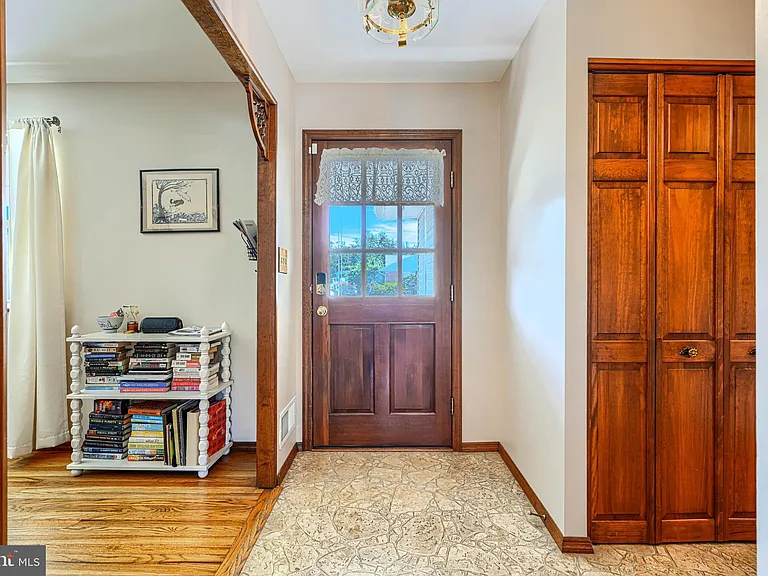 280 Mackintosh Dr — Photo 17