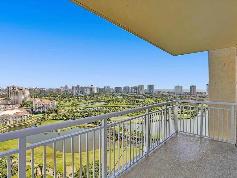 19501 W Country Club Dr #2313 — Photo 6
