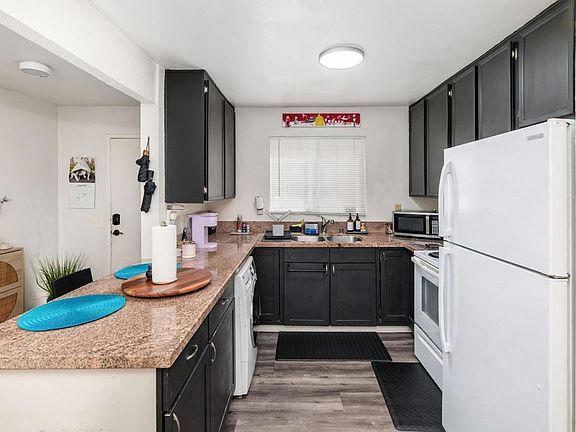 4th image of 1051 Rock Springs Rd APT 135