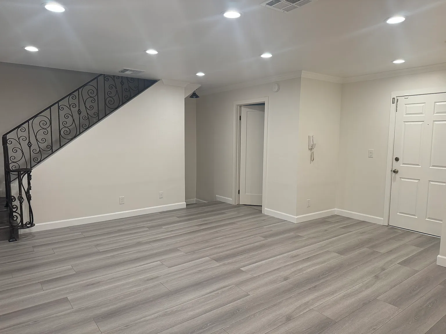 2 bed, 1146 sqft, $3,200 — Photo 1