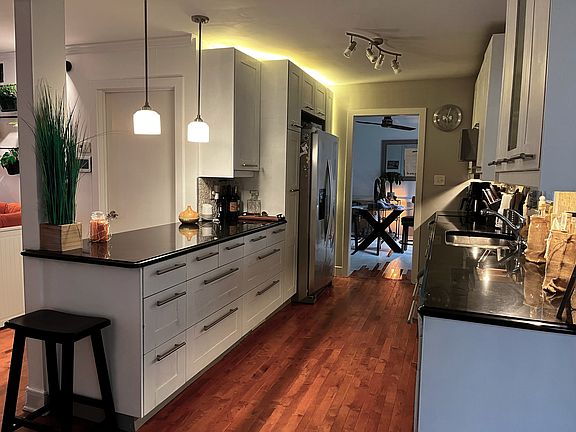 4th image of 4128 Saxonbury Way