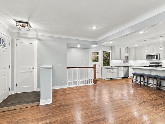 5th image of 176 Fairview Ave S