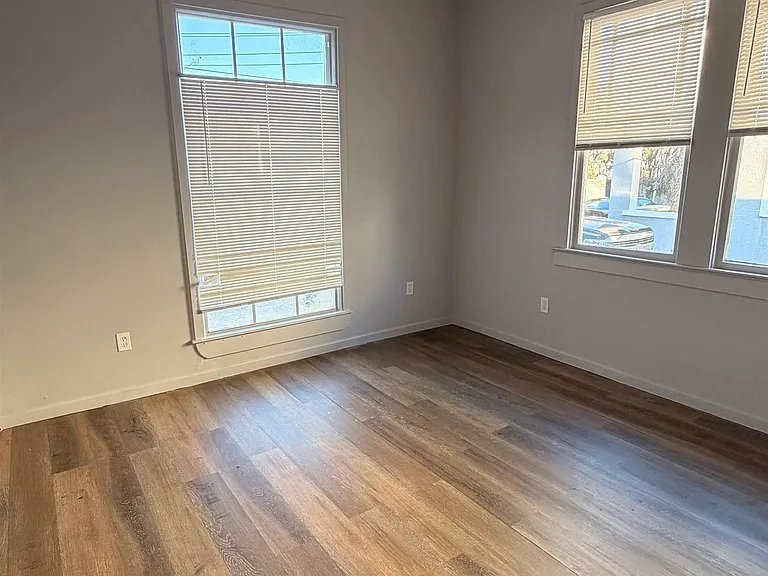 1346 Main St #A — Photo 12