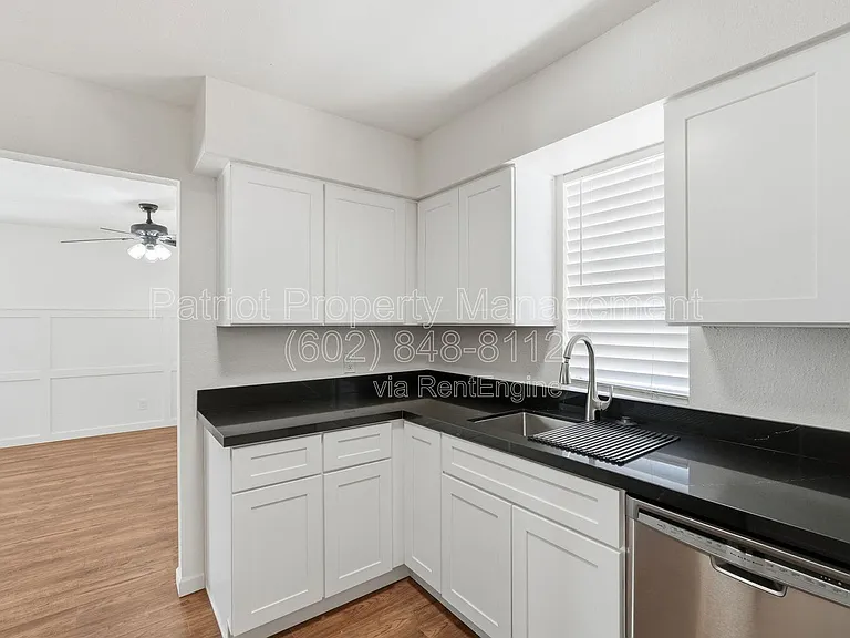231 N Robson #7 — Photo 12