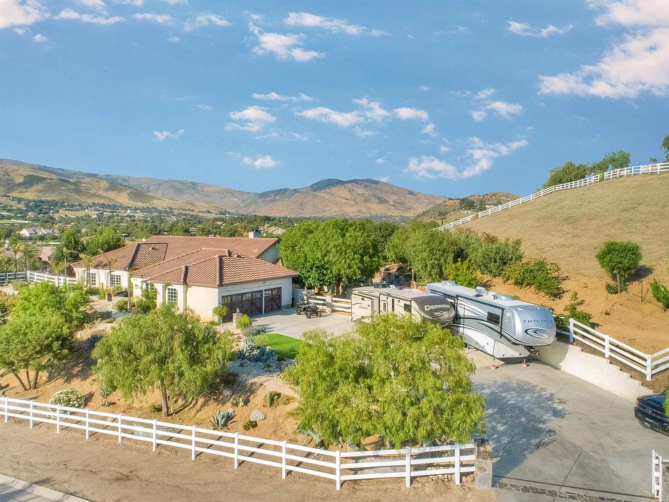 1st image of 34714 Sweetwater Dr