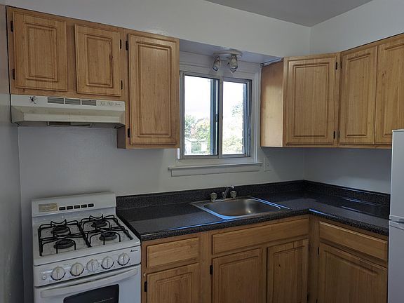 4th image of 5 1599 1/2 Bergen Blvd
