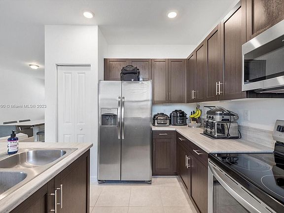 3rd image of 2661 SE 13th St #2661