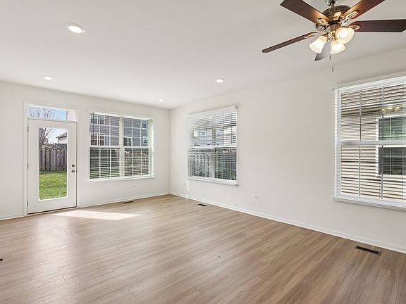5th image of 8122 Arlington Ln