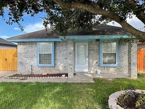 2727 Gibraltar St Photo 1