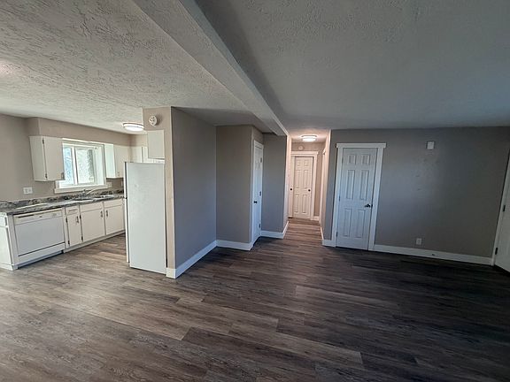 2nd image of 901 E 21st St #4