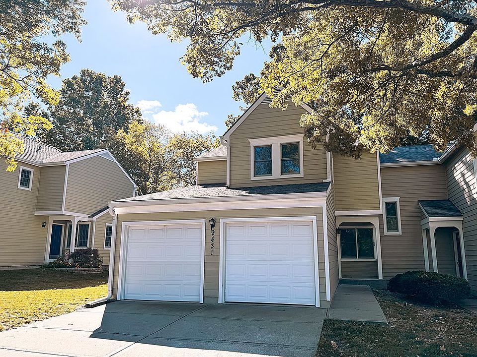 Front w/ 2-car Garage