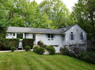 10 Hemlock Dr, Weare, NH 03281