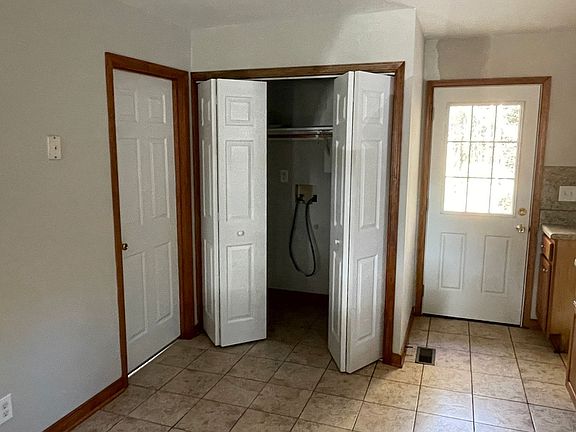 4th image of 128 N Rose Ave
