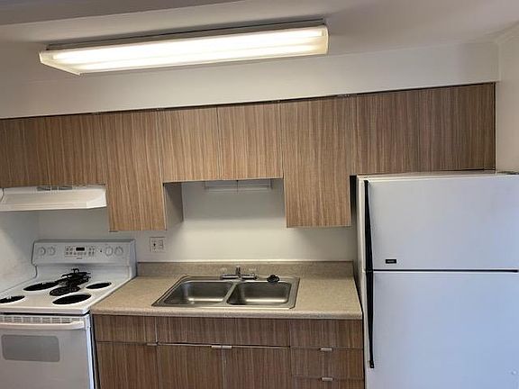 5th image of 2035 S Josephine St APT 304