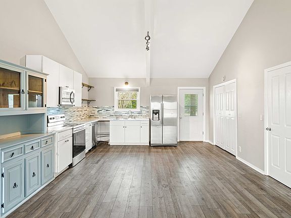 5th image of 155 Fannin Dr