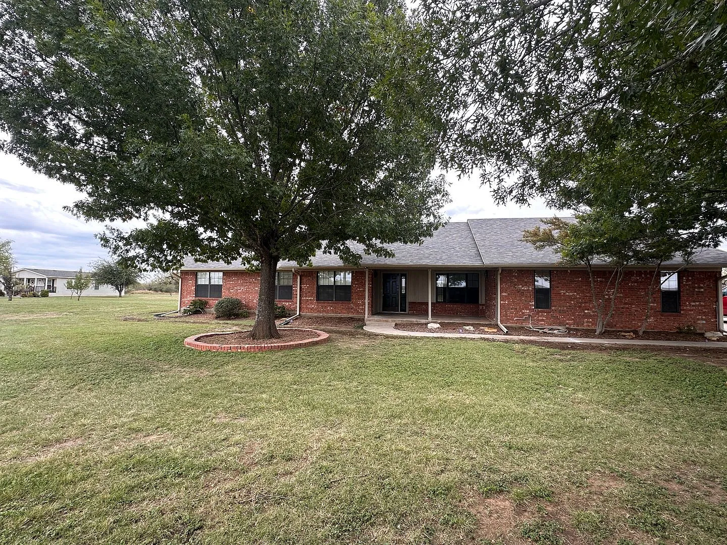 Amazing 4 bedroom home on the edge of town with room to roam — Photo 1