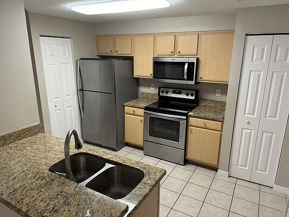3rd image of 10831 Windsor Walk Dr #102-1