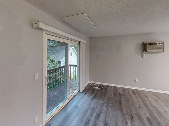 5th image of 1302 W Huron St